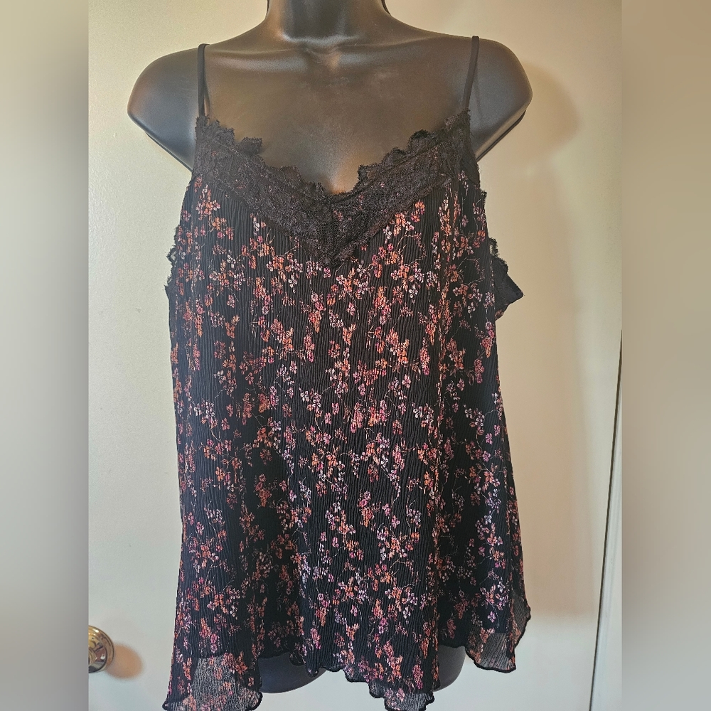 NWT  everleigh Floral Pleated Camisole in Size Large